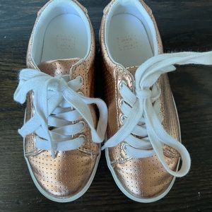 🍁3 for$15🍁Janie and Jack Girls metallic rose gold sneakers Size 12